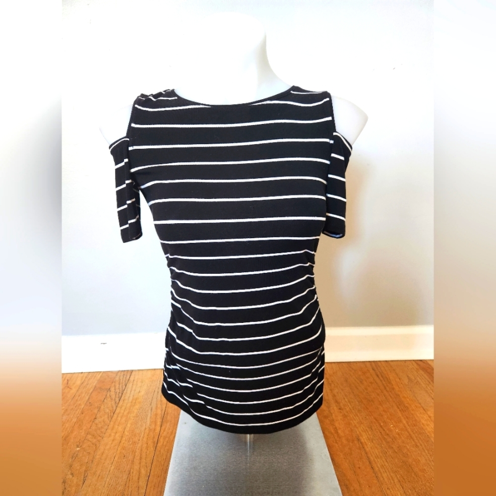 White House Black Market cold shoulder black and white top XS